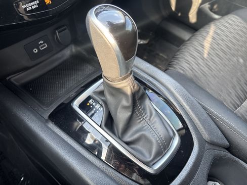 Used 2020 Nissan Rogue SV image 21