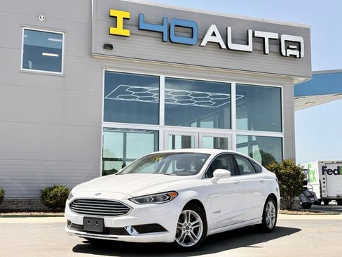 Used 2018 Ford Fusion SE w/ Equipment Group 602A FWD image 1