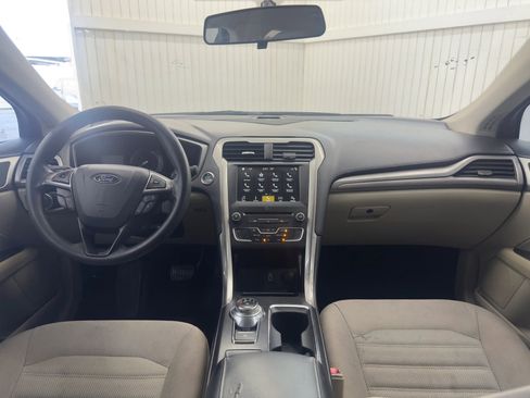 Used 2018 Ford Fusion SE w/ Fusion SE Technology Package image 17