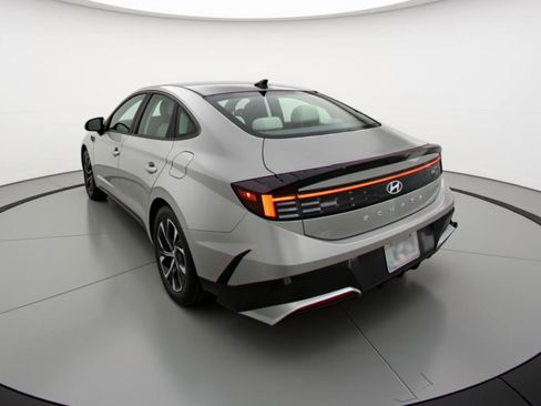 Used 2025 Hyundai Sonata SEL FWD image 6