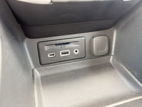 Used 2024 GMC Terrain SLT image 20