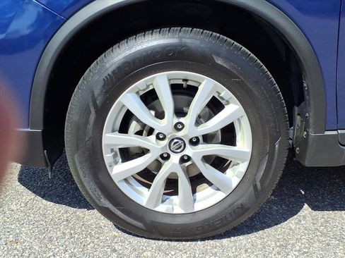 Used 2020 Nissan Rogue SV image 4