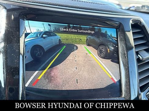 Used 2019 Jeep Cherokee Limited image 16