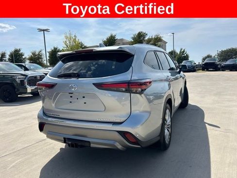 Used 2025 Toyota Highlander Platinum AWD/4WD image 3