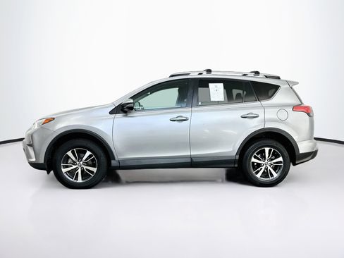 Used 2018 Toyota RAV4 XLE w/ Plus Extra Value Package AWD/4WD image 4