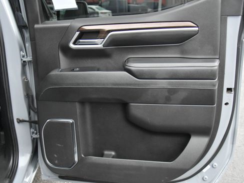 Used 2024 Chevrolet Silverado 1500 LT image 40