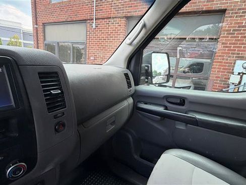 Used 2020 Nissan NV 2500 SV RWD image 23