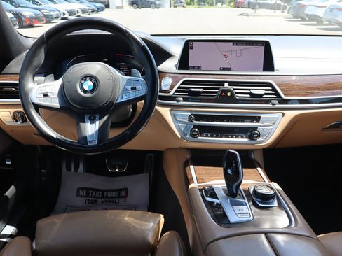 Used 2021 BMW 750i xDrive w/ Executive Package AWD/4WD image 13