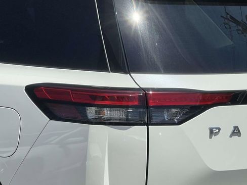 Used 2024 Nissan Pathfinder SL AWD/4WD image 9