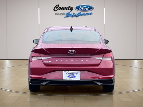 Used 2023 Hyundai Elantra SEL image 11