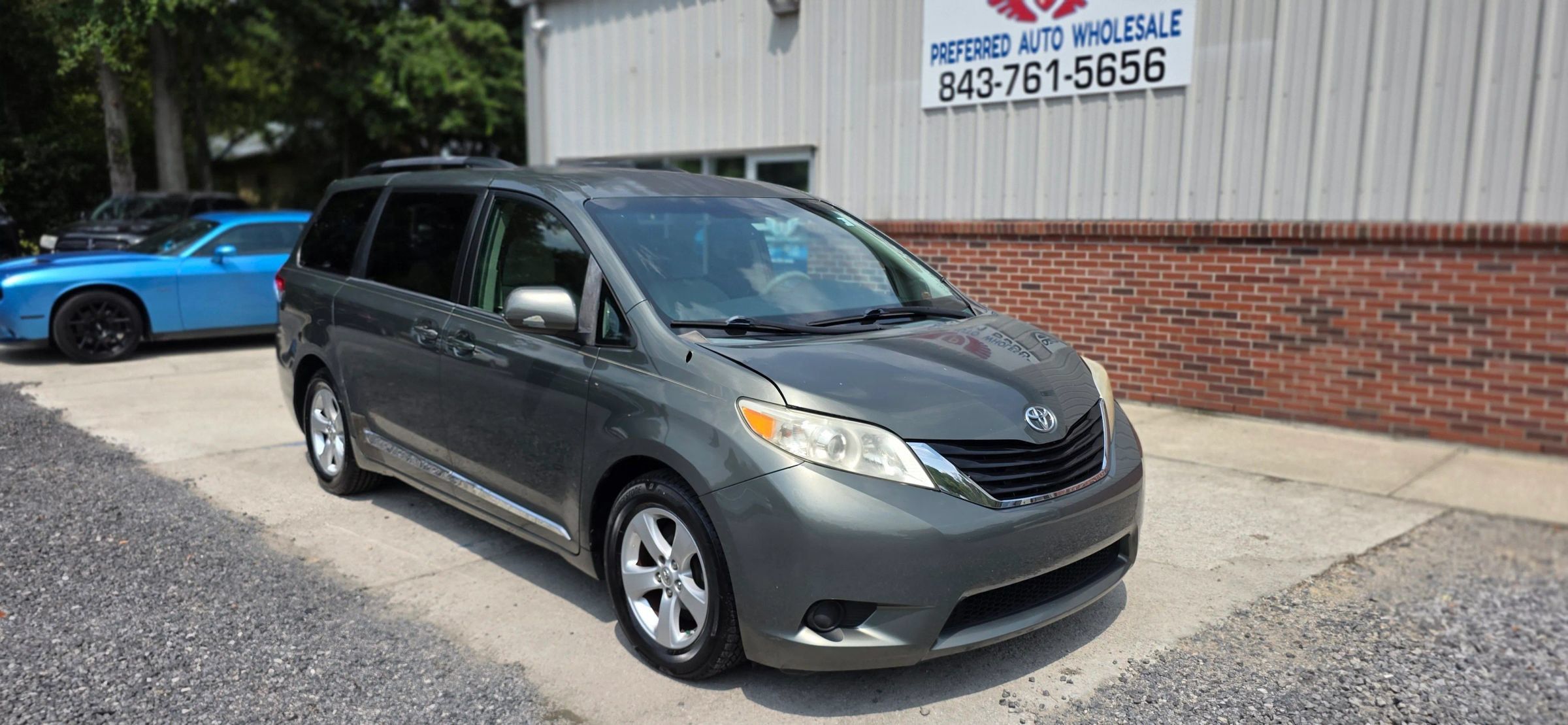 Used 2013 Toyota Sienna LE FWD image 2