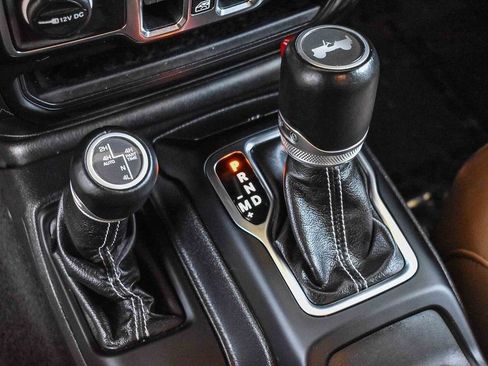 Used 2022 Jeep Wrangler Unlimited Sahara w/ Safety Group AWD/4WD image 17