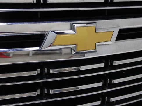 Used 2023 Chevrolet Suburban Premier AWD/4WD image 28