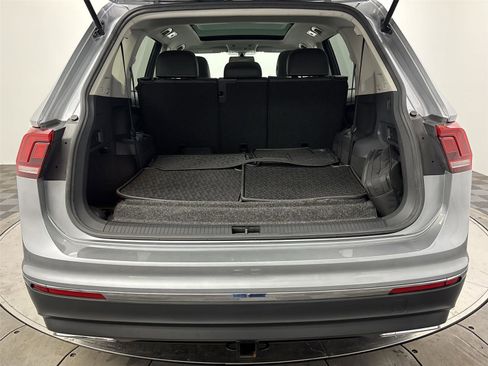 Used 2021 Volkswagen Tiguan SE w/ Panoramic Sunroof Package image 21