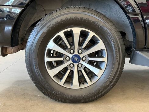 Used 2017 Ford Expedition XLT RWD image 9