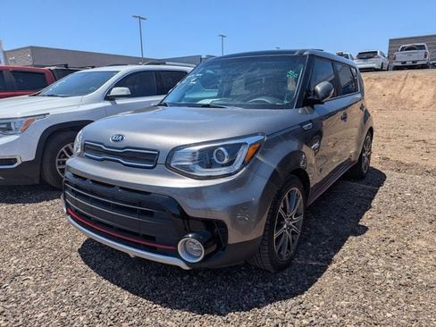 Used 2018 Kia Soul ! w/ Tech Package FWD image 2