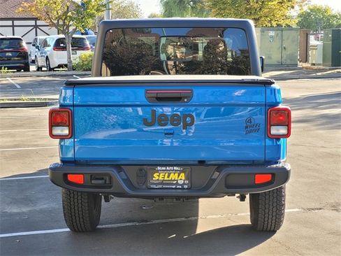 Used 2021 Jeep Gladiator Sport image 6