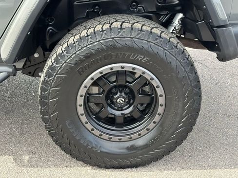 Used 2023 Jeep Wrangler Unlimited Rubicon w/ Steel Bumper Group AWD/4WD image 9