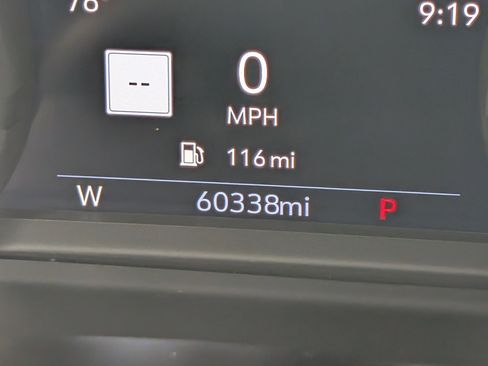 Used 2021 Chevrolet Suburban Premier w/ Premium Package 2 RWD image 28