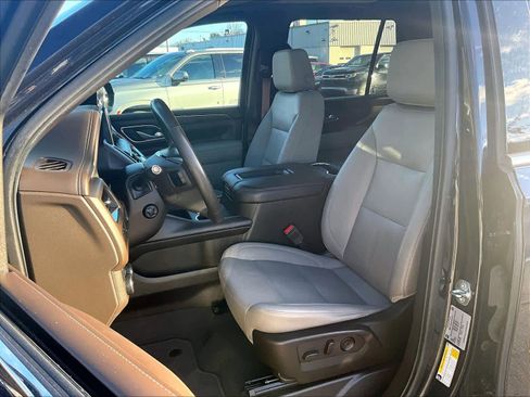 Used 2022 Chevrolet Tahoe LT w/ LT Signature Plus Package image 10