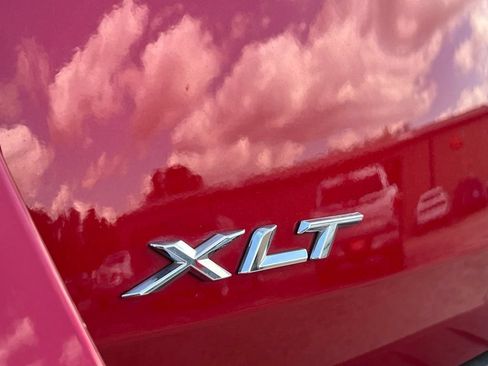 Used 2020 Ford Explorer XLT w/ Equipment Group 202A AWD/4WD image 8