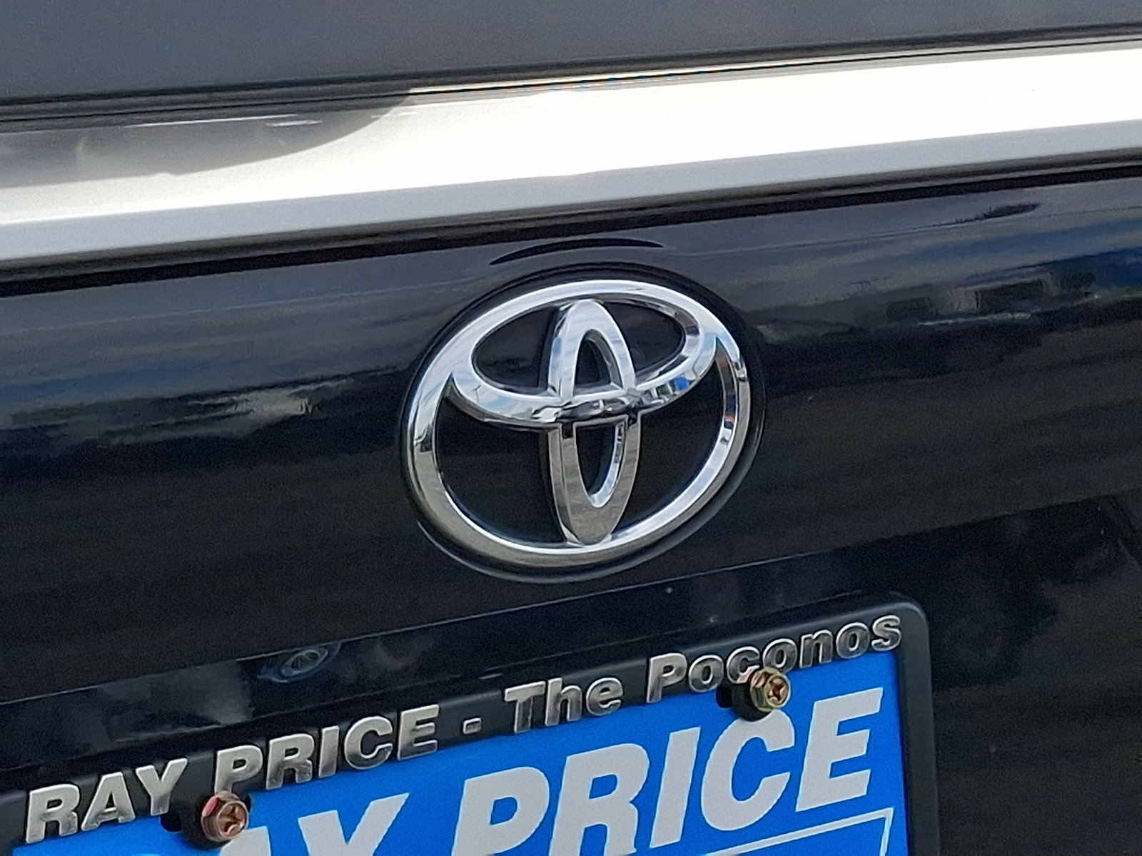 Used 2019 Toyota RAV4 Limited w/ Advanced Technology Package AWD/4WD image 32
