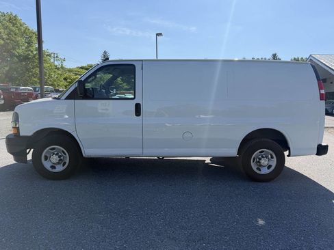 Used 2020 Chevrolet Express 2500 w/ Driver Convenience Package RWD image 2