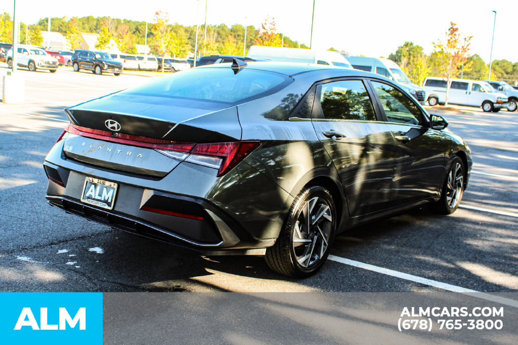 Used 2025 Hyundai Elantra SEL FWD image 5