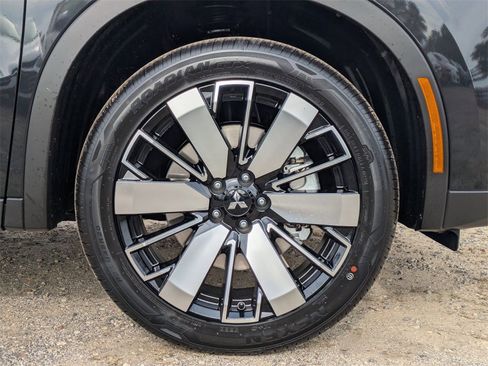 New 2026 Mitsubishi Outlander SE image 10