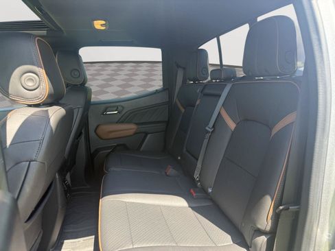 Used 2023 GMC Canyon AT4 w/ AT4 Premium Package AWD/4WD image 8