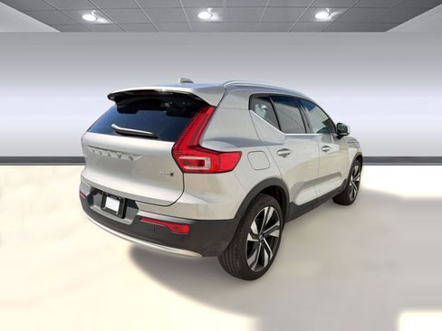 Certified 2023 Volvo XC40 B5 Ultimate w/ Protection Package Premier image 9