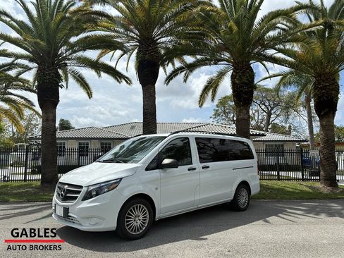 Used 2018 Mercedes-Benz Metris Passenger image 7