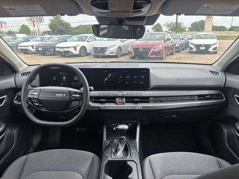 Used 2025 Kia K4 FWD image 32