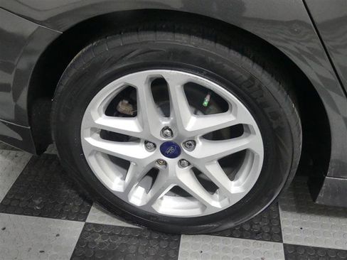 Used 2016 Ford Fusion SE image 16
