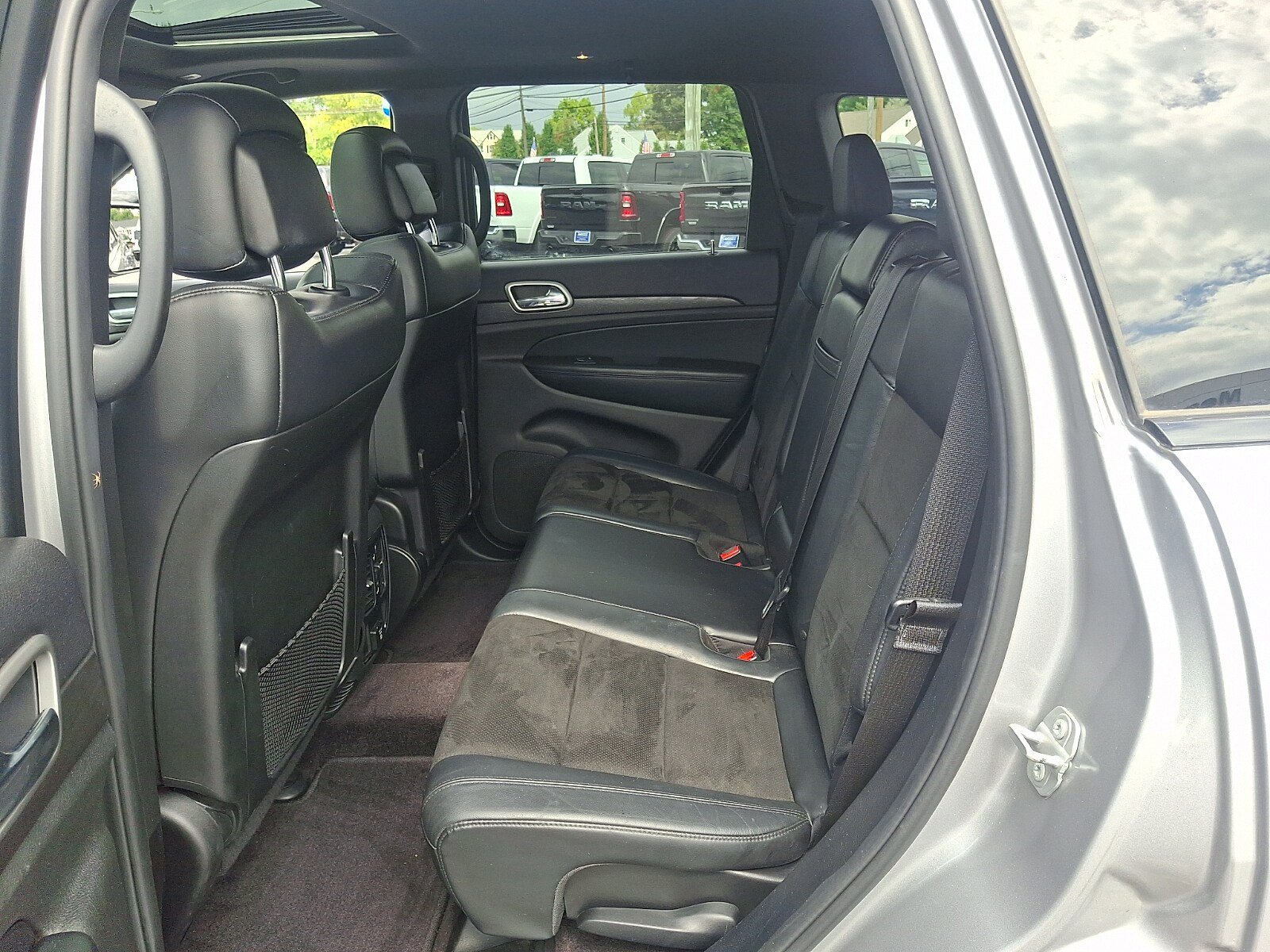 Used 2018 Jeep Grand Cherokee Altitude AWD/4WD image 10