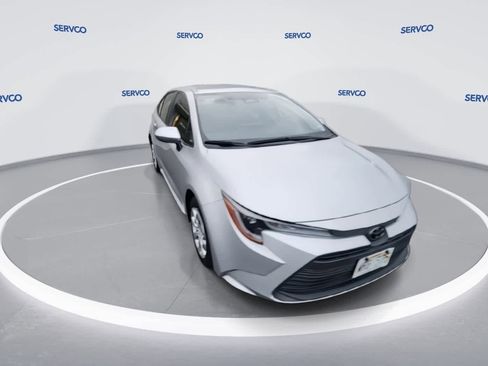 Used 2023 Toyota Corolla LE image 2