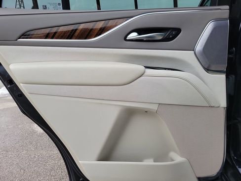 Certified 2022 Cadillac Escalade Premium Luxury Platinum image 10