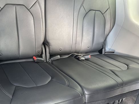 Used 2019 Chrysler Pacifica Touring-L FWD image 44