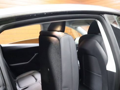 Used 2022 Tesla Model Y Long Range image 64