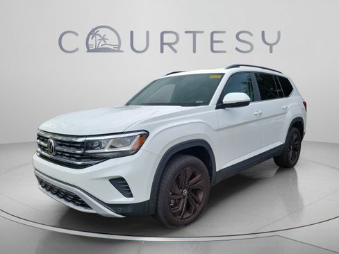 Used 2022 Volkswagen Atlas SE w/ Panoramic Sunroof Package FWD image 2