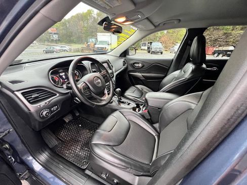 Used 2020 Jeep Cherokee Latitude Plus w/ Cold Weather Group AWD/4WD image 9