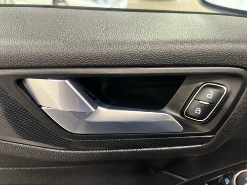 Used 2025 Ford Escape ST-Line Select AWD/4WD image 29