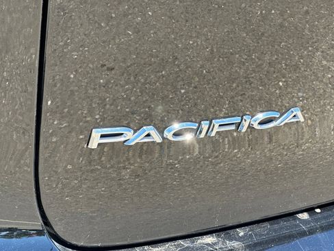 Used 2024 Chrysler Pacifica Limited FWD image 48