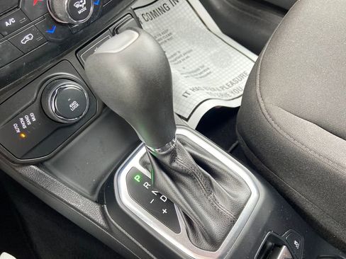 Used 2019 Jeep Renegade Latitude image 28