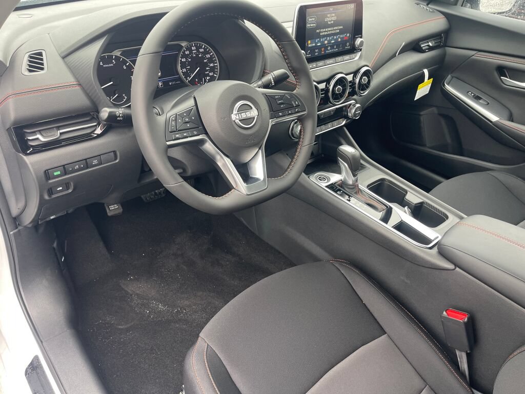 Used 2025 Nissan Sentra SR FWD image 7