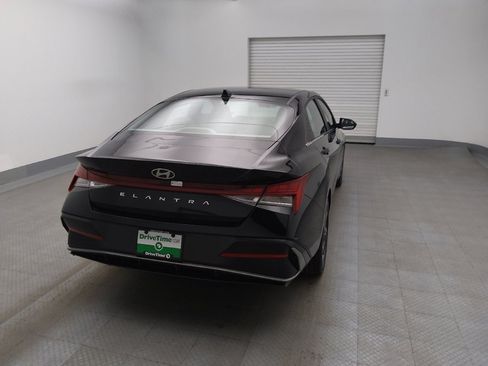 Used 2025 Hyundai Elantra SEL image 7