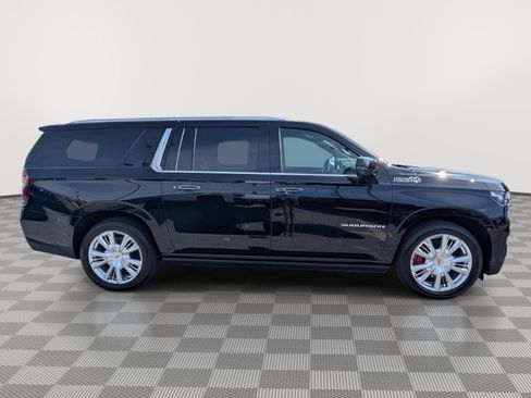Used 2024 Chevrolet Suburban High Country AWD/4WD image 6