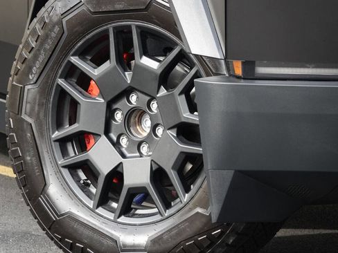 Used 2024 Tesla Cybertruck AWD Crew Cab image 51