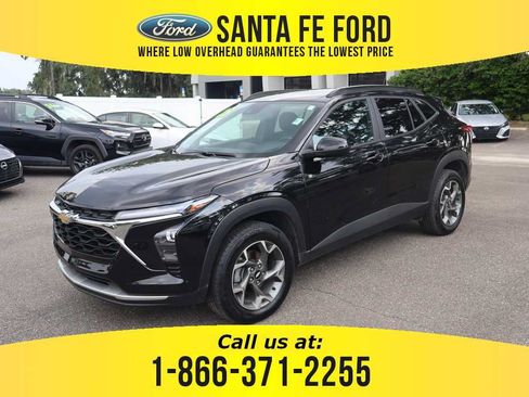 Used 2025 Chevrolet Trax LT w/ LT Convenience Package FWD image 1