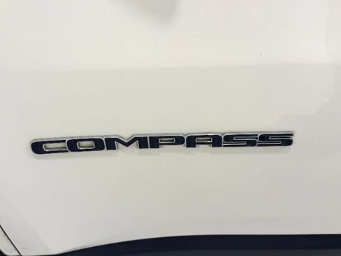 Used 2018 Jeep Compass Limited w/ Navigation Group AWD/4WD image 19